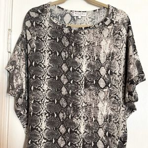 Ladies’ snake-print dolman top; Small; EUC